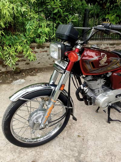 Honda 125 Model 2024/2025 Red Febulus Premium Class Honda For Sale!