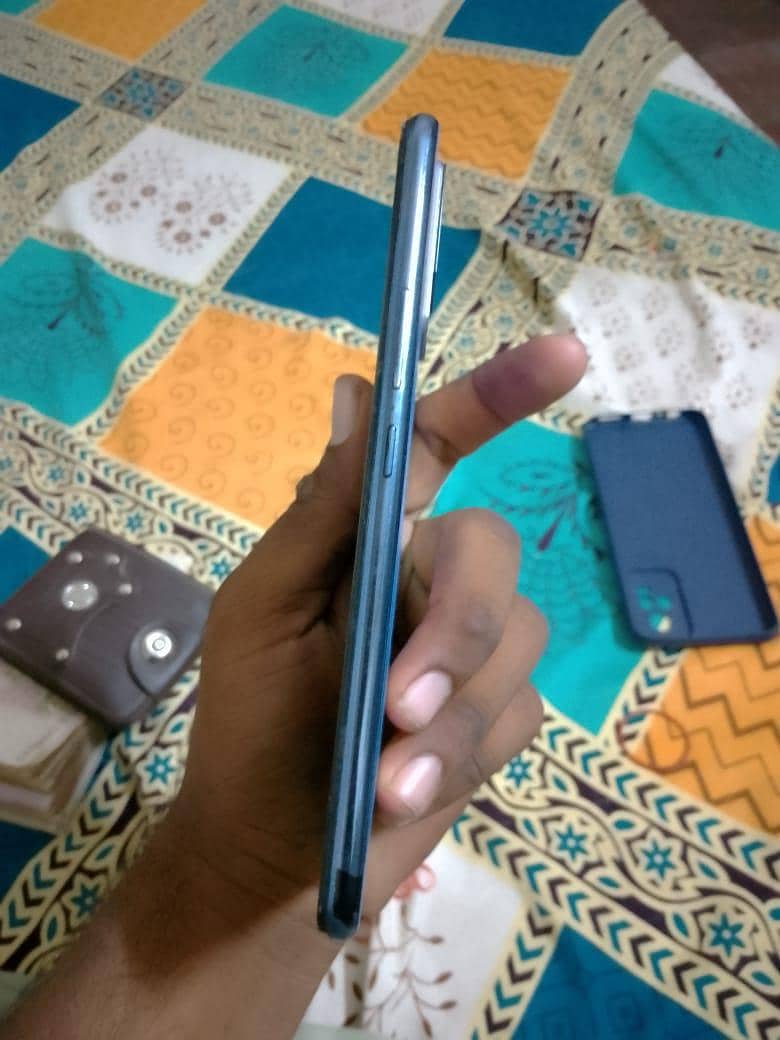 Vivo V21e 4