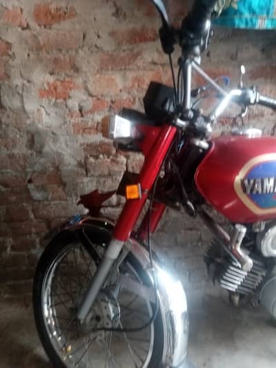 YAMAHA YB 100 RED COLOR