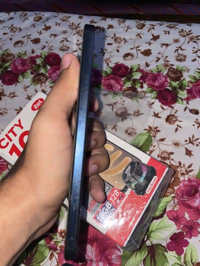 Itel City 100