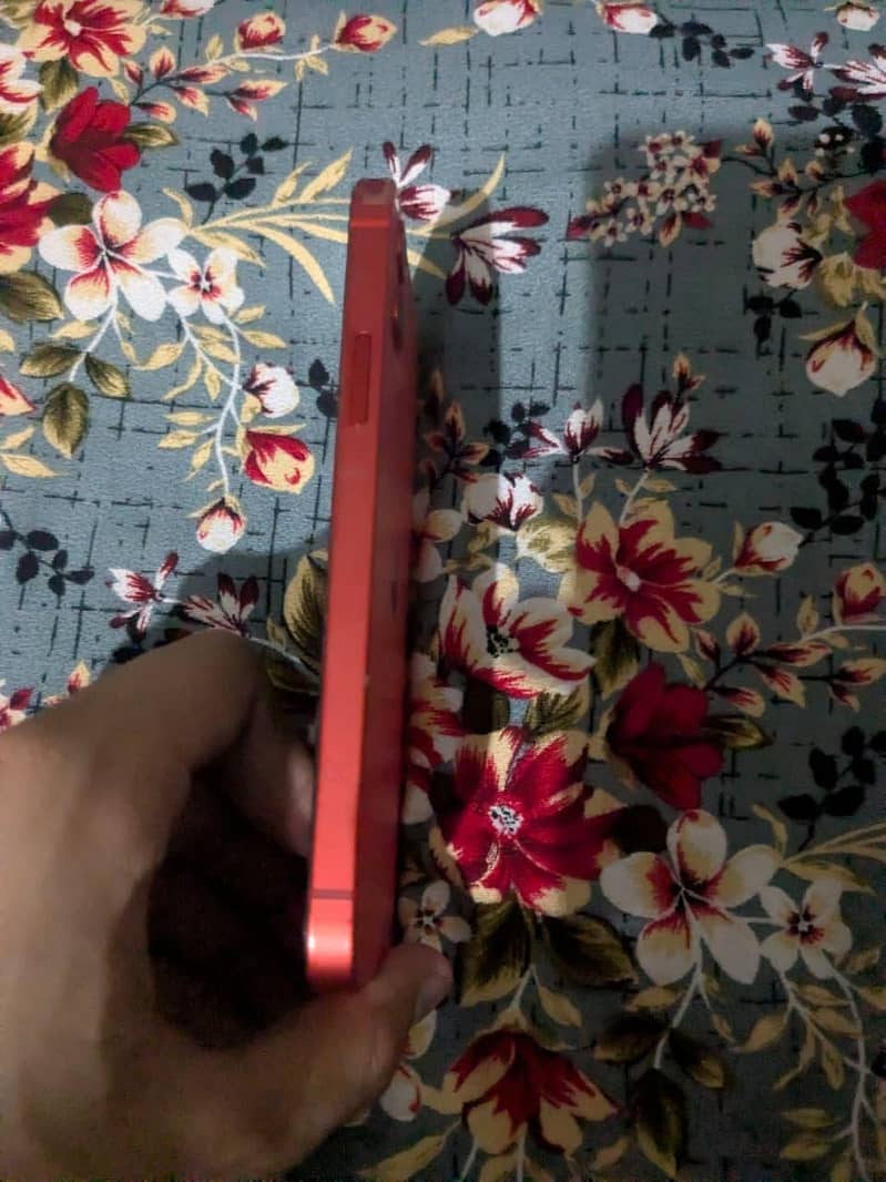 Apple iPhone 12 4