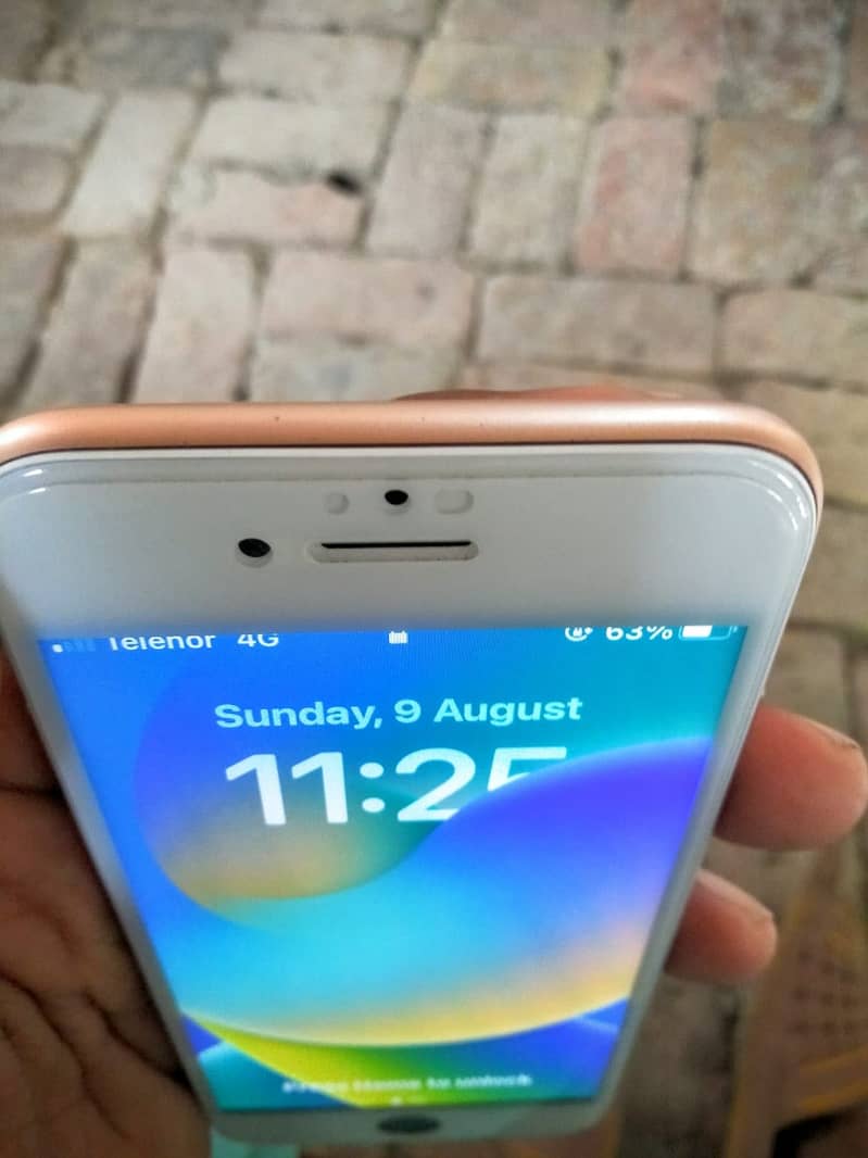 Apple iPhone 8 4
