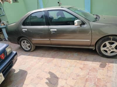 Nissan Sunny 2000