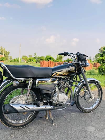 CG 125 HONDA Self start Gold edition in Black Good Condition