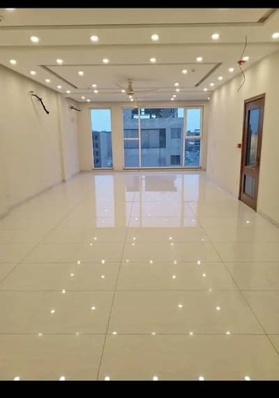 5 MARLA COMMERCIAL HALL FOR RENT