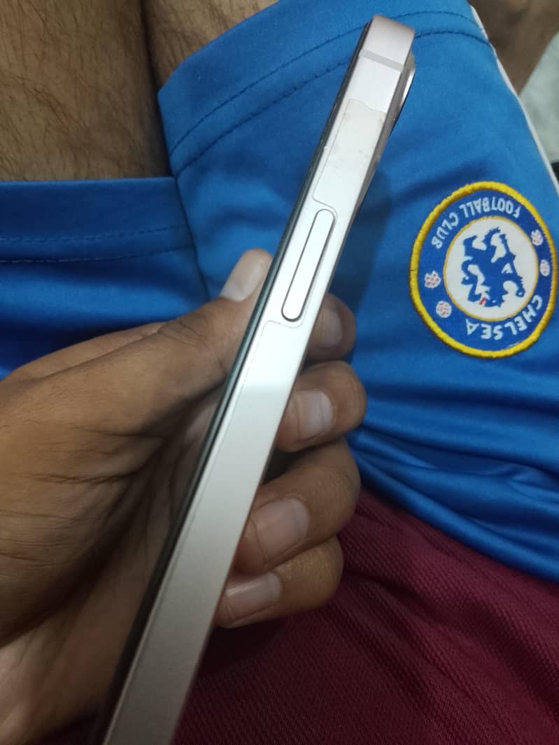 Apple iPhone 13 2