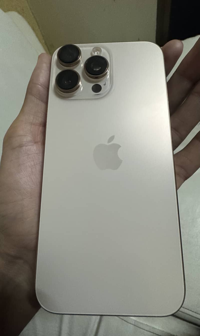 Apple iPhone 16 Pro Max 3