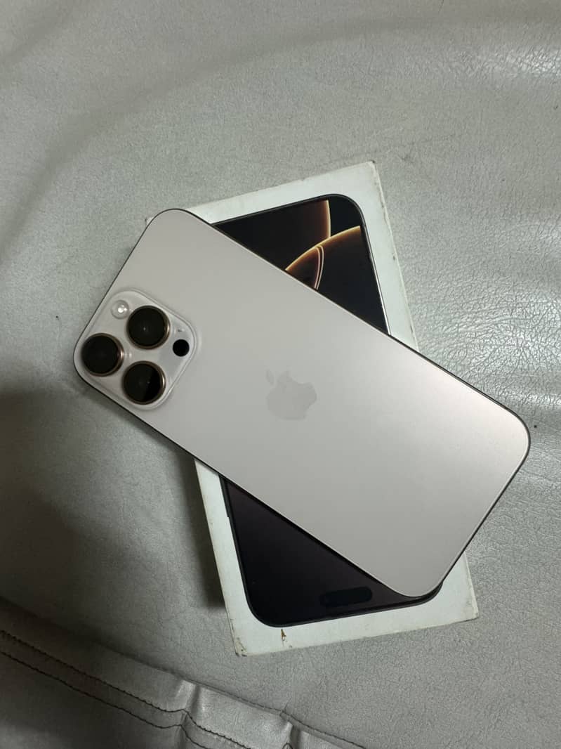 Apple iPhone 16 Pro Max 4