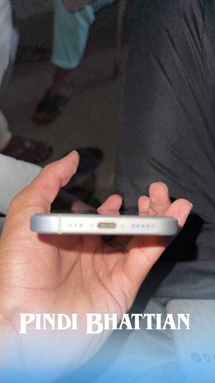 Apple iPhone 15 4