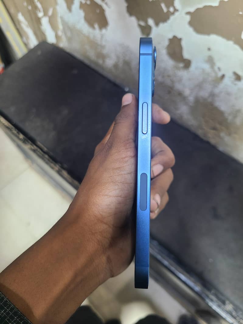 Apple iPhone 13 1