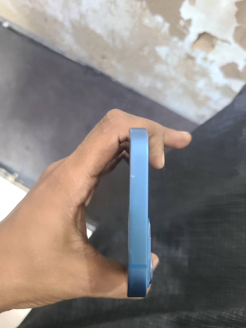 Apple iPhone 13 2