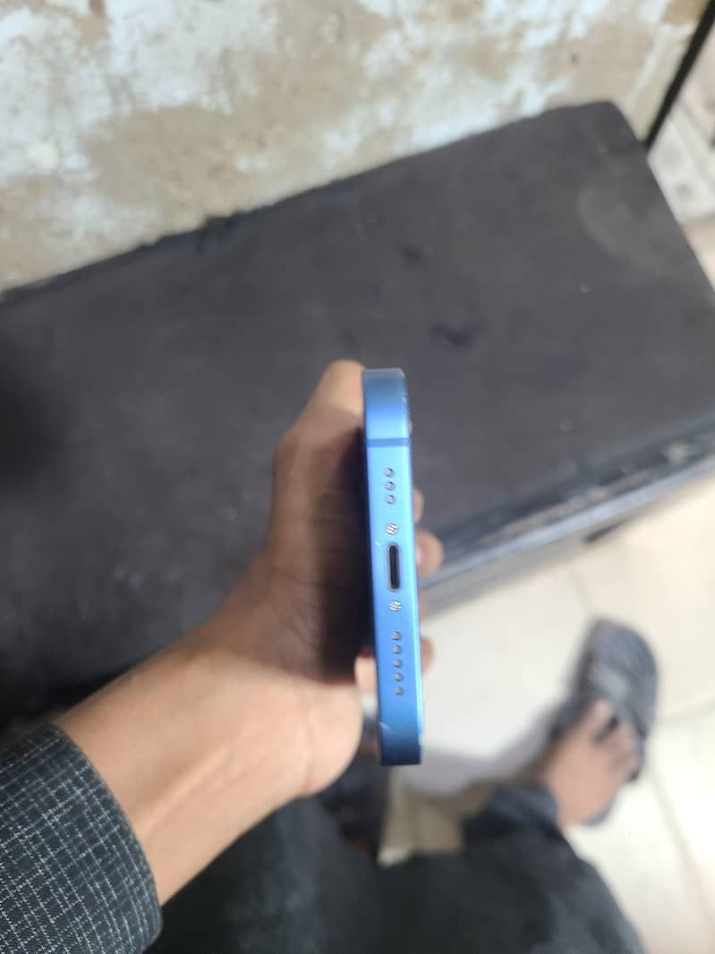 Apple iPhone 13 4