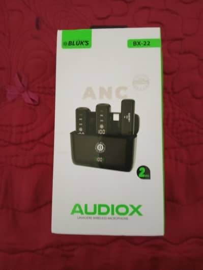 Bulks Bx-22 wireless mic with box