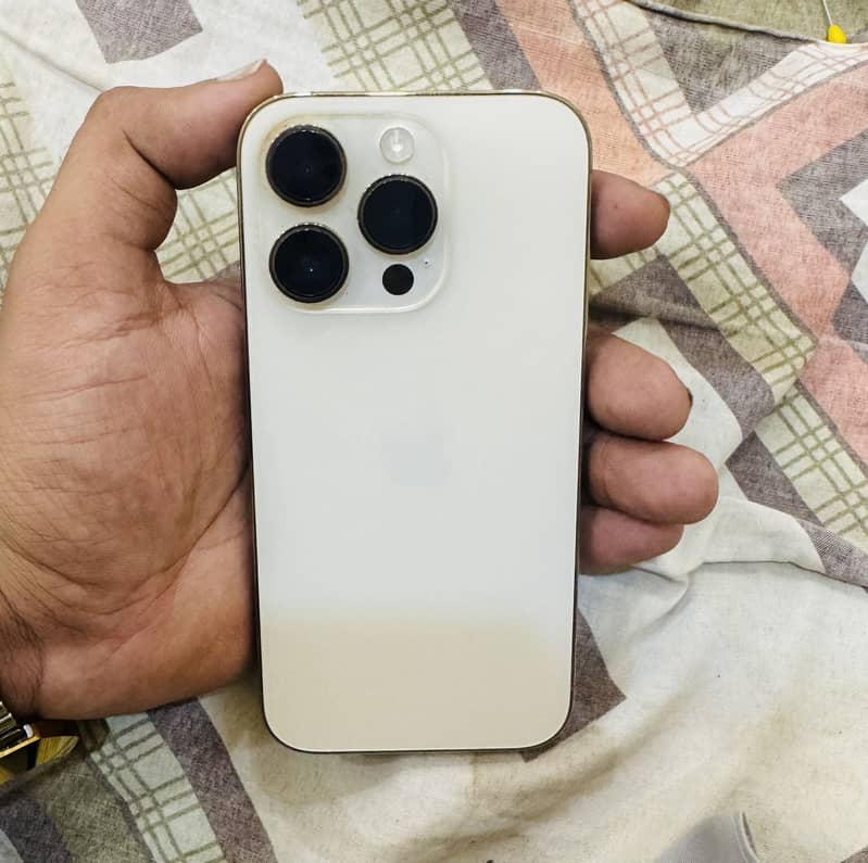 Apple iPhone 14 Pro 0