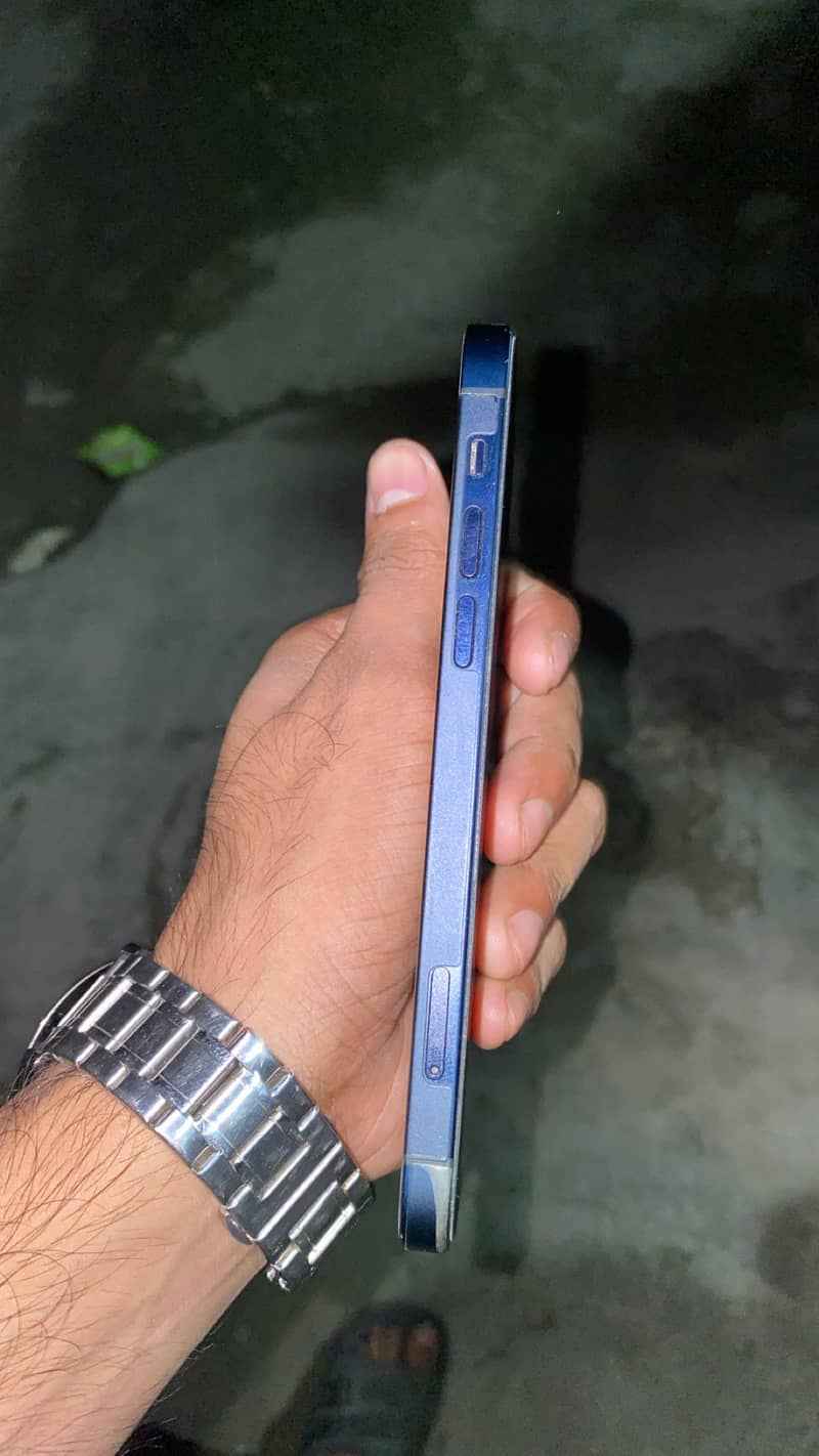 Apple iPhone 12 1