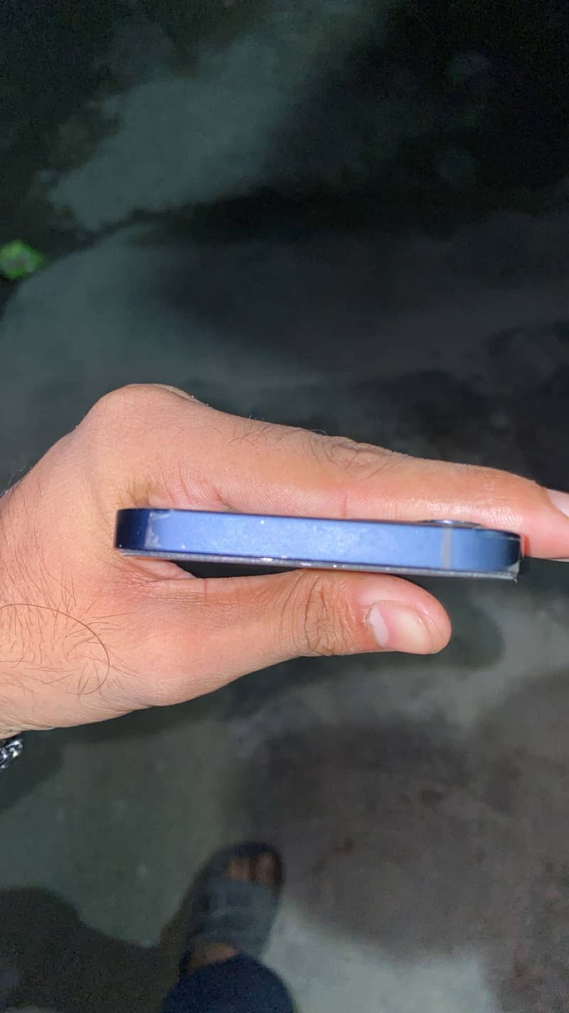 Apple iPhone 12 3