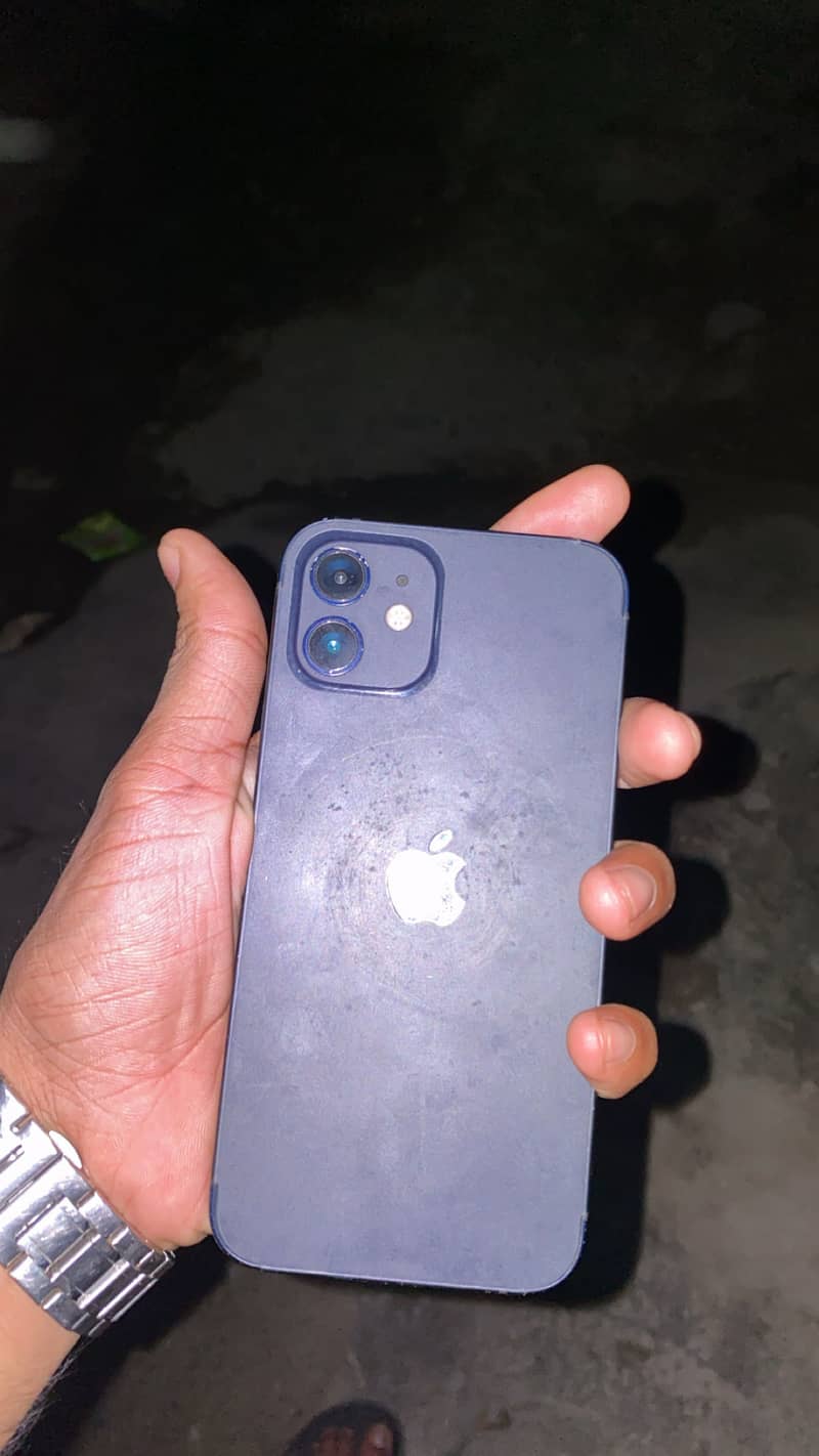 Apple iPhone 12 4