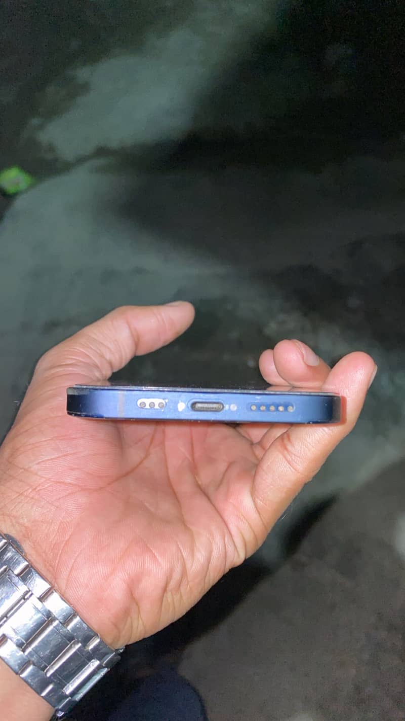 Apple iPhone 12 6