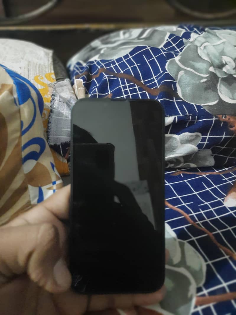 Apple iPhone 13 2