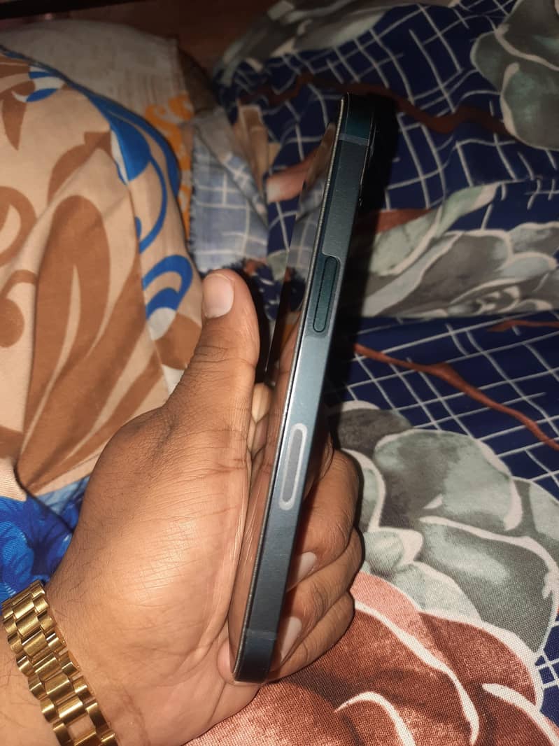 Apple iPhone 13 3