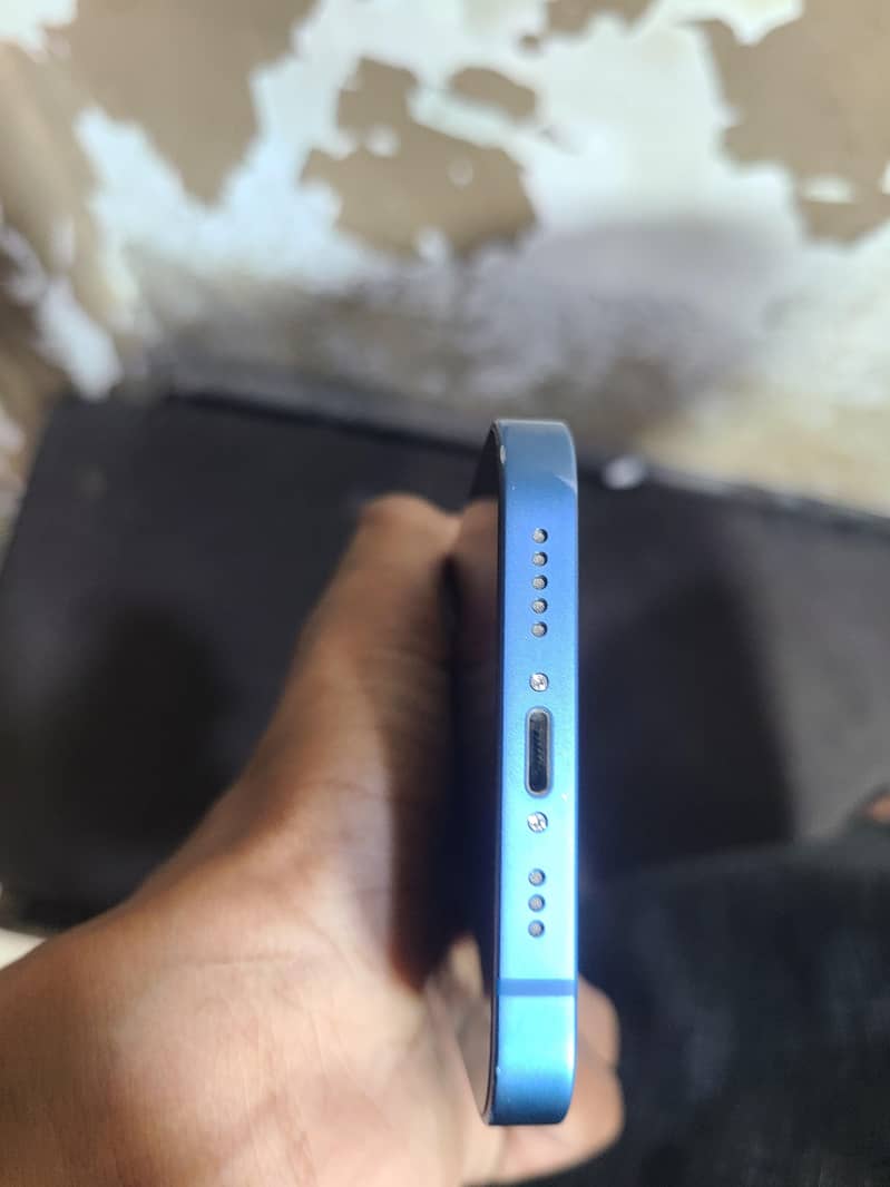 Apple iPhone 13 2