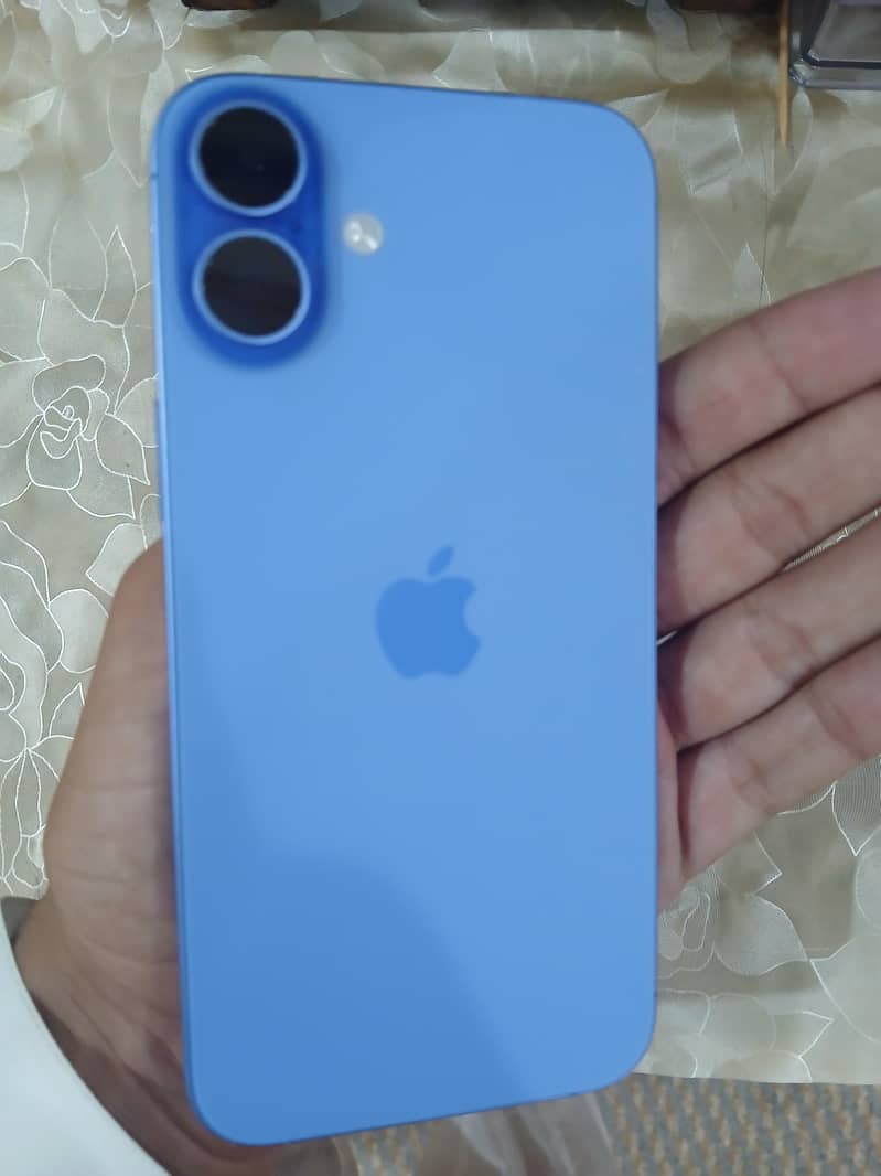 Apple iPhone 16 1