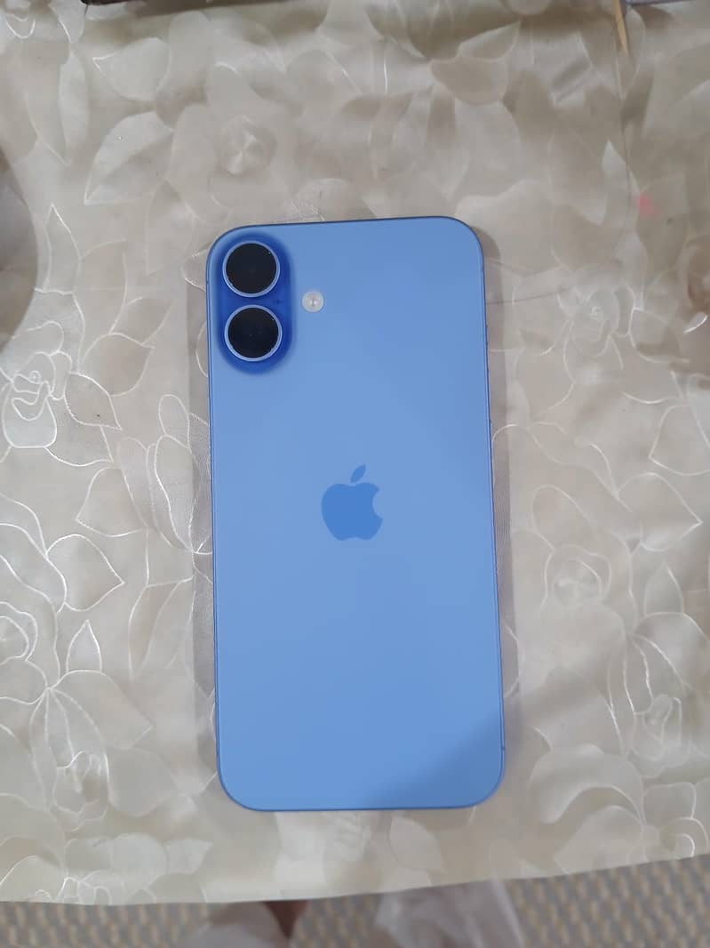 Apple iPhone 16 3