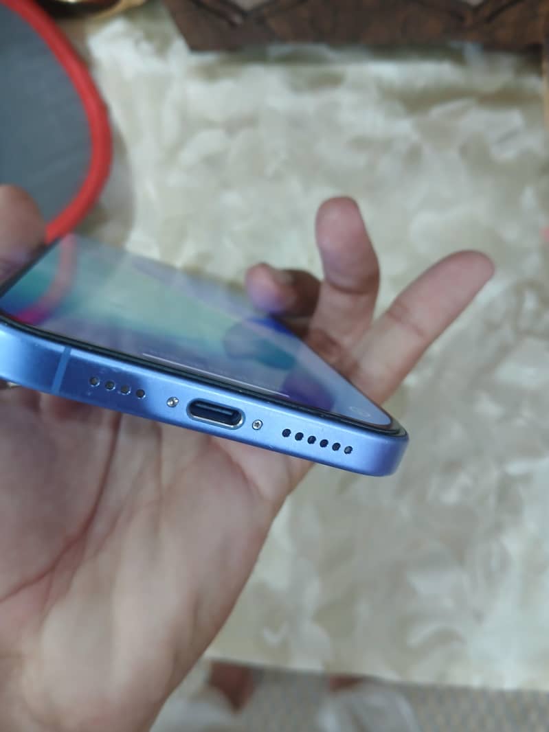 Apple iPhone 16 5
