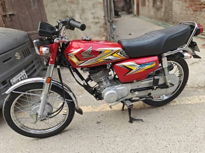 honda 125 ha condition bilkul new ha koi masla nahi ha first owner ha