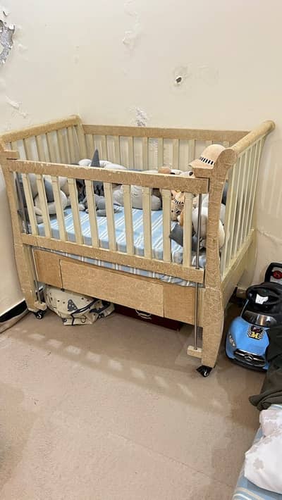 Dinning table 8 seater and baby cot