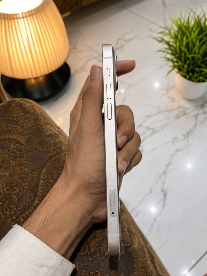 Apple iPhone 12 4