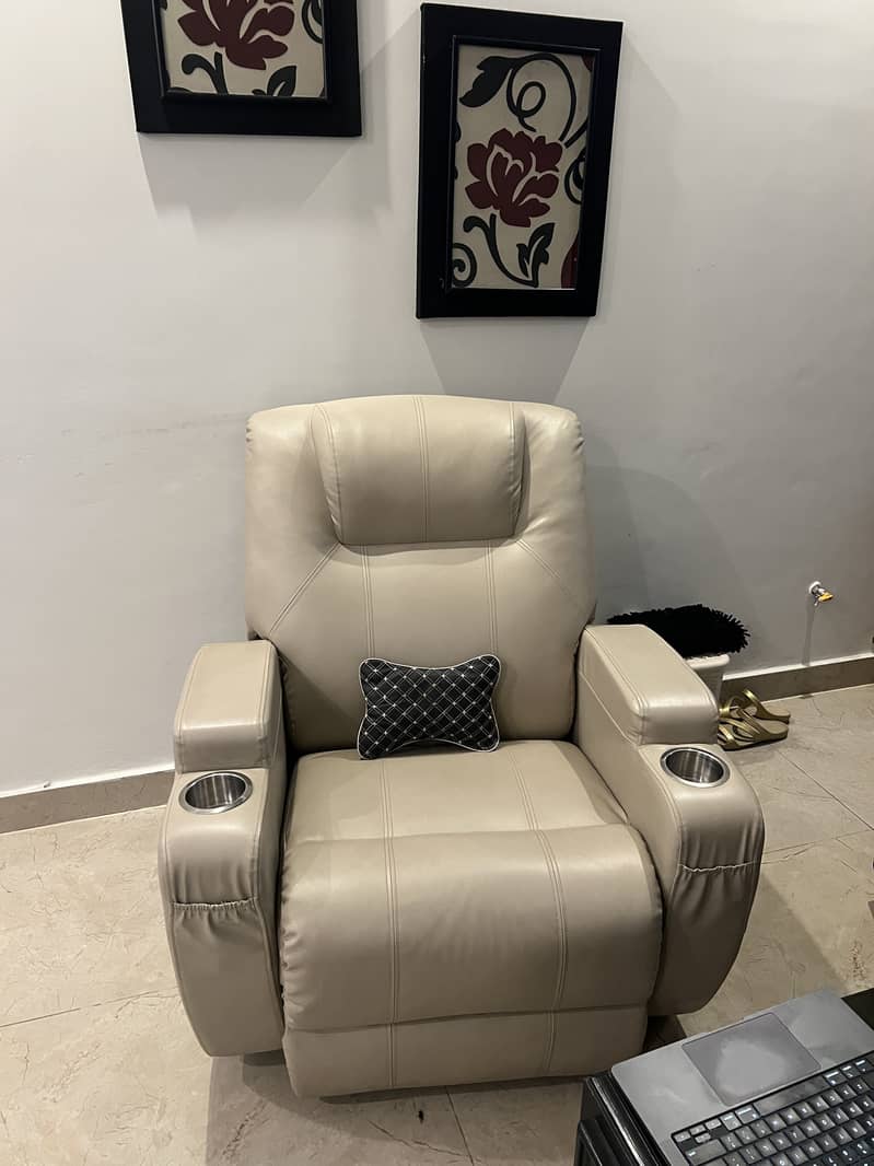 extremely comfortable recliner! 1