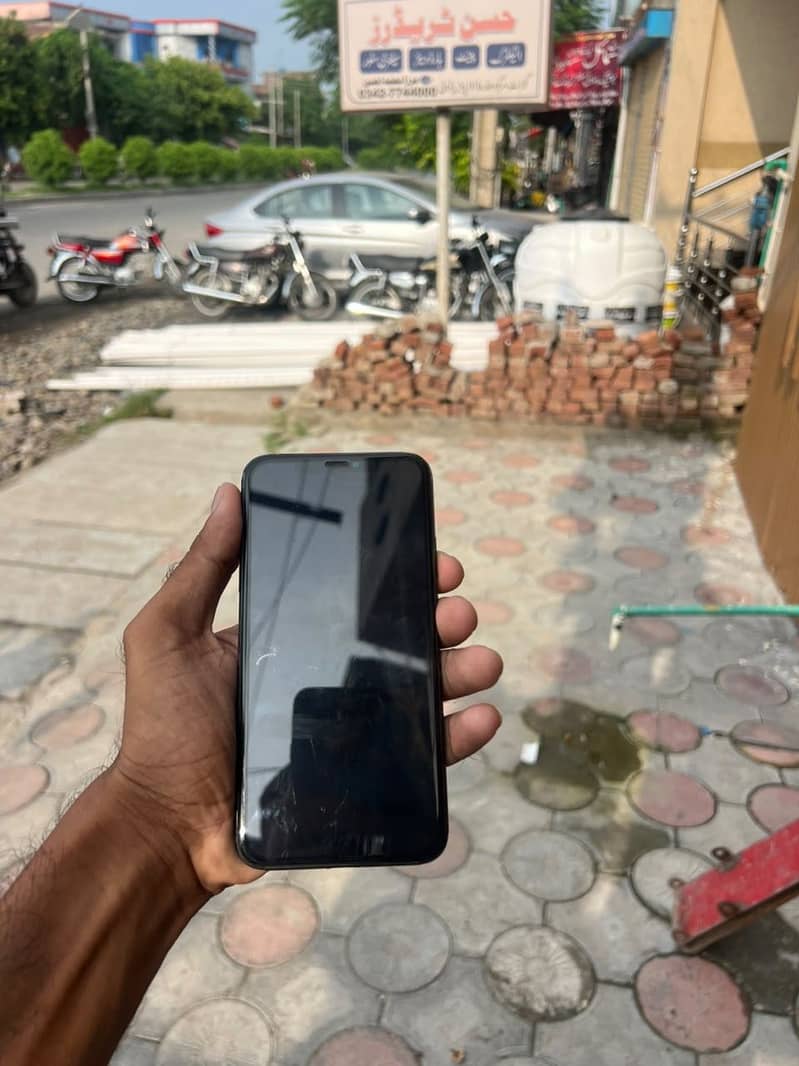 Apple iPhone 11 Pro Max 2