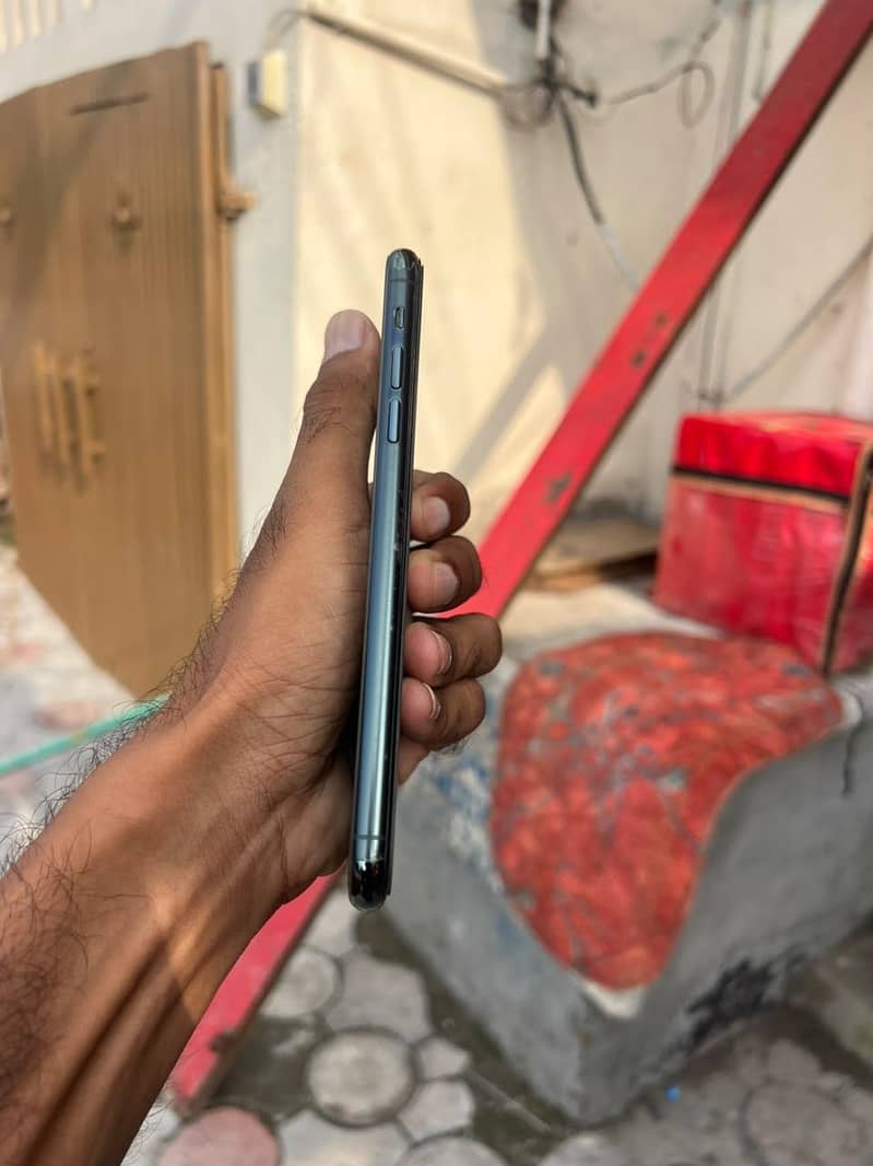 Apple iPhone 11 Pro Max 3