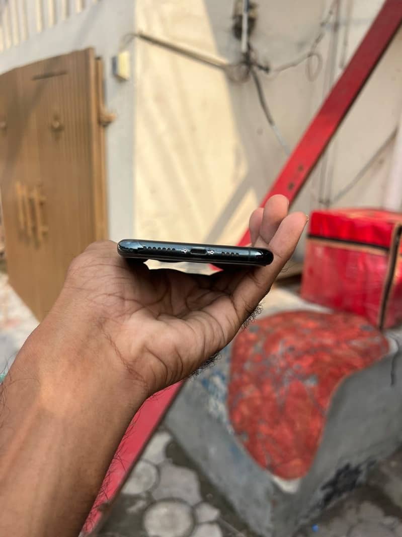 Apple iPhone 11 Pro Max 4