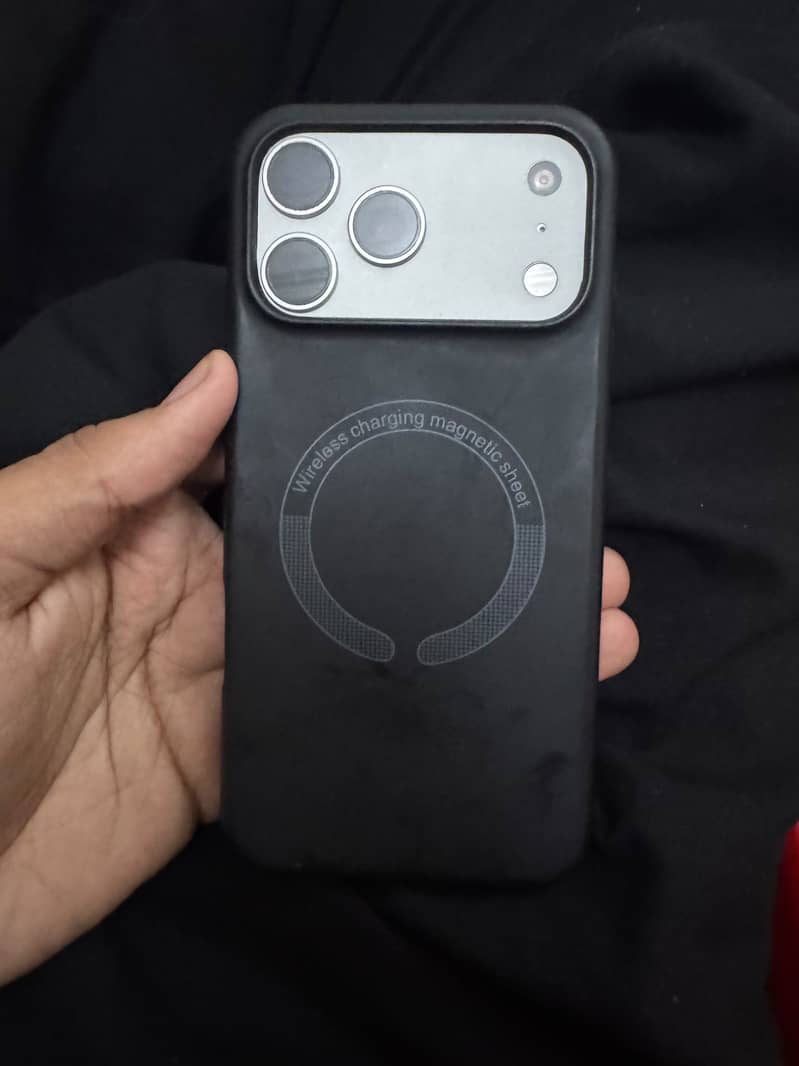 Apple iPhone 17 Pro Max 4