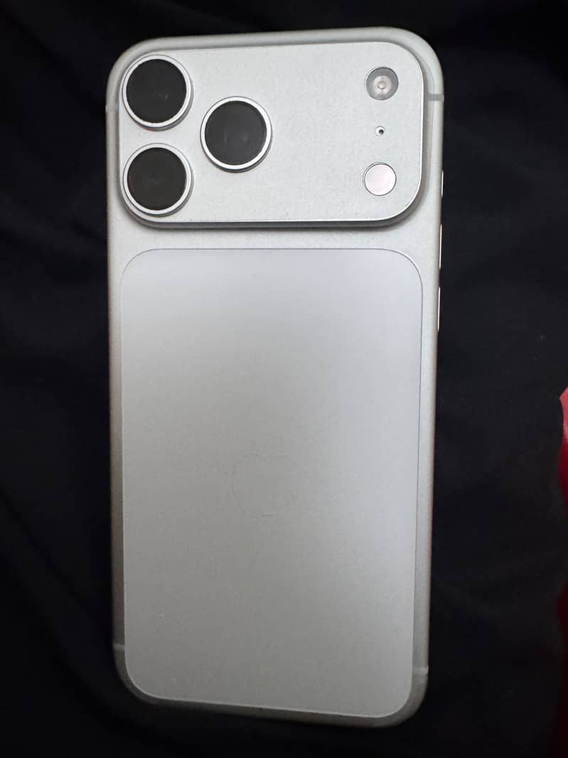 Apple iPhone 17 Pro Max 5