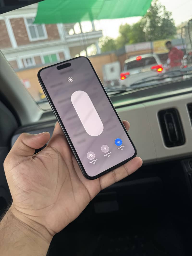 Apple iPhone 15 Pro Max 2