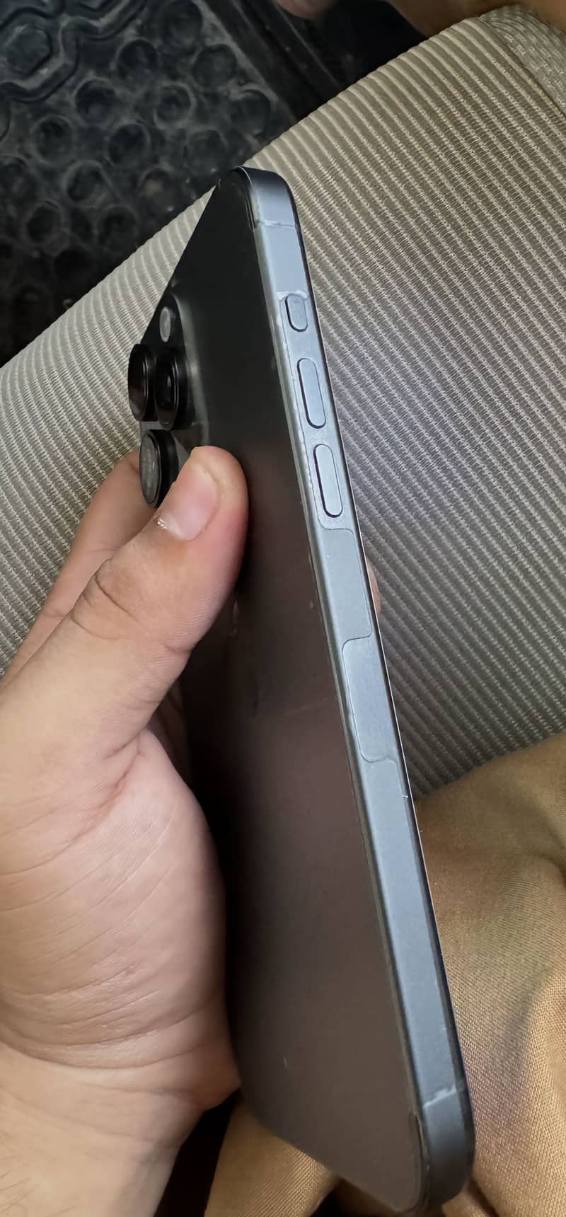 Apple iPhone 15 Pro Max 3