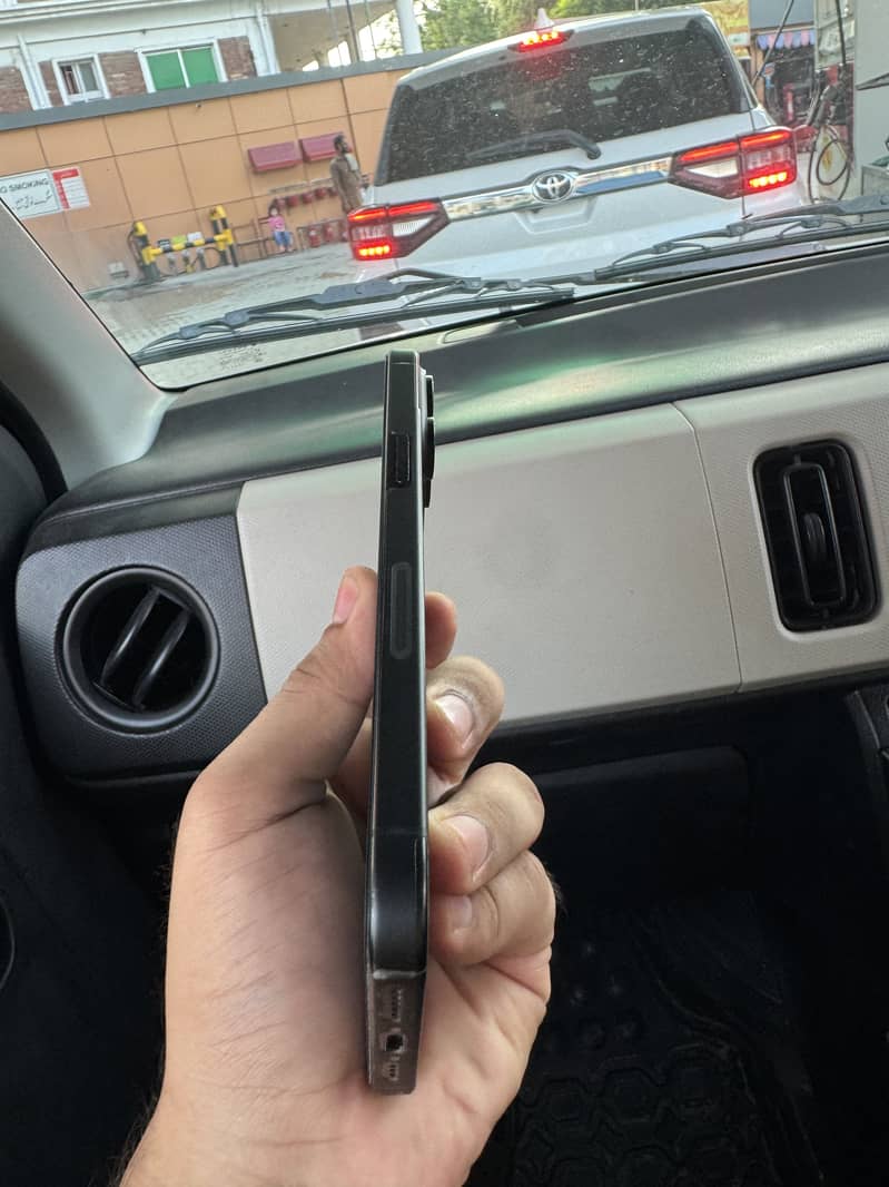 Apple iPhone 15 Pro Max 4