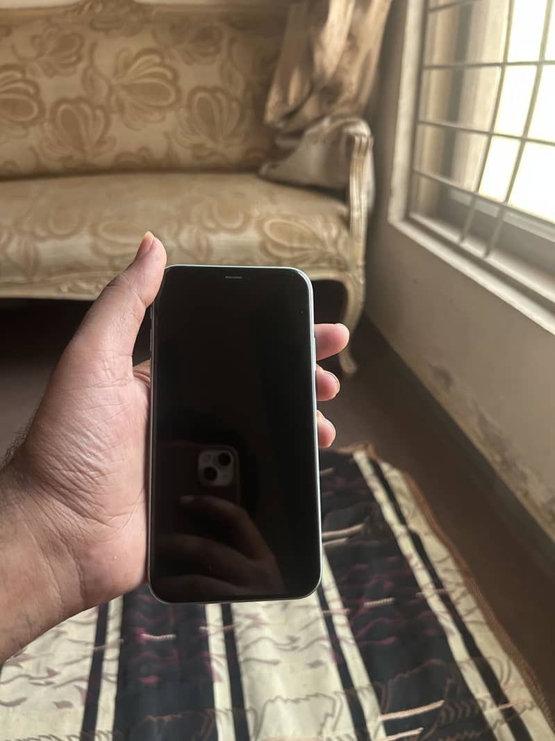 Apple iPhone 11 3