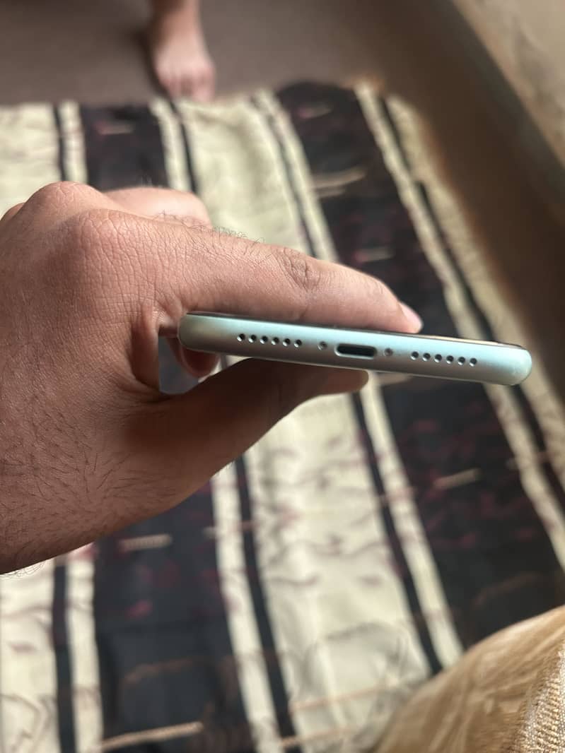 Apple iPhone 11 5