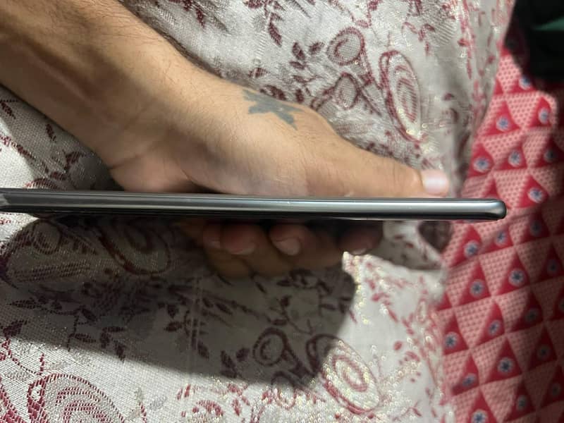 Tecno spark 40 pro plus 4