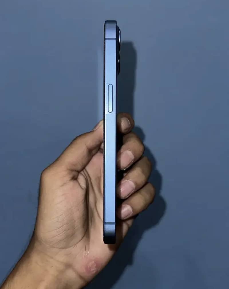Apple iPhone 13 2