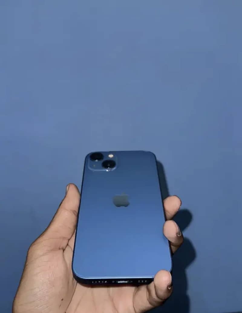 Apple iPhone 13 4