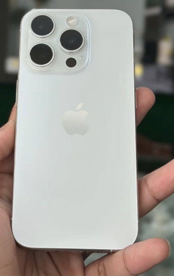 Apple iPhone 15 Pro 0