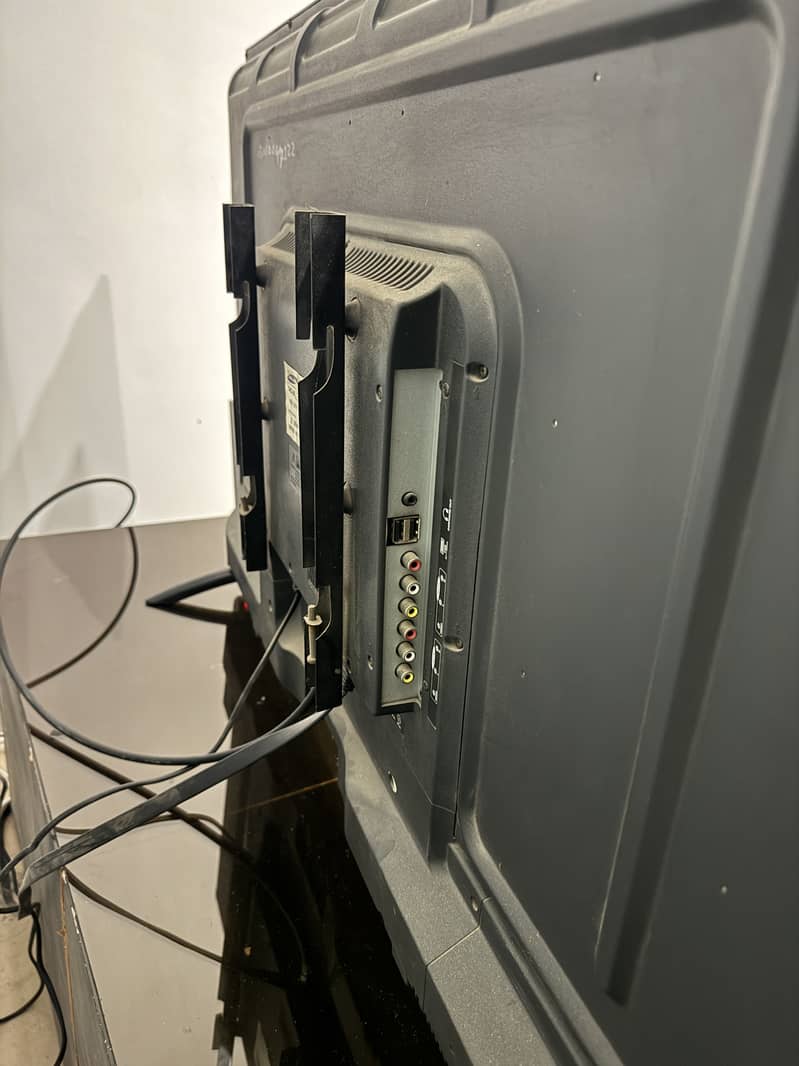 Lcd tv 3