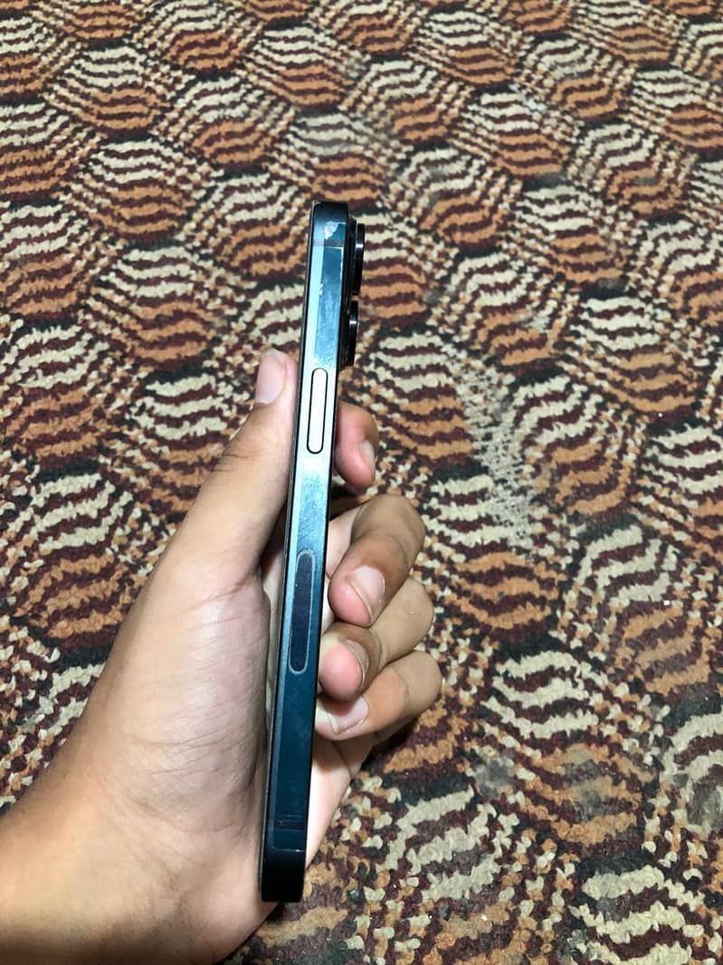 Apple iPhone 14 4