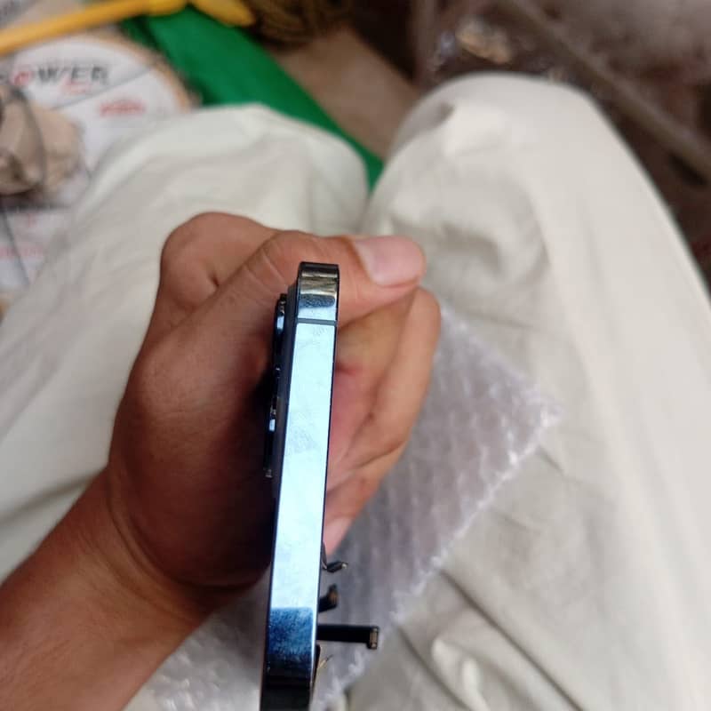 Apple iPhone 13 Pro Max 3