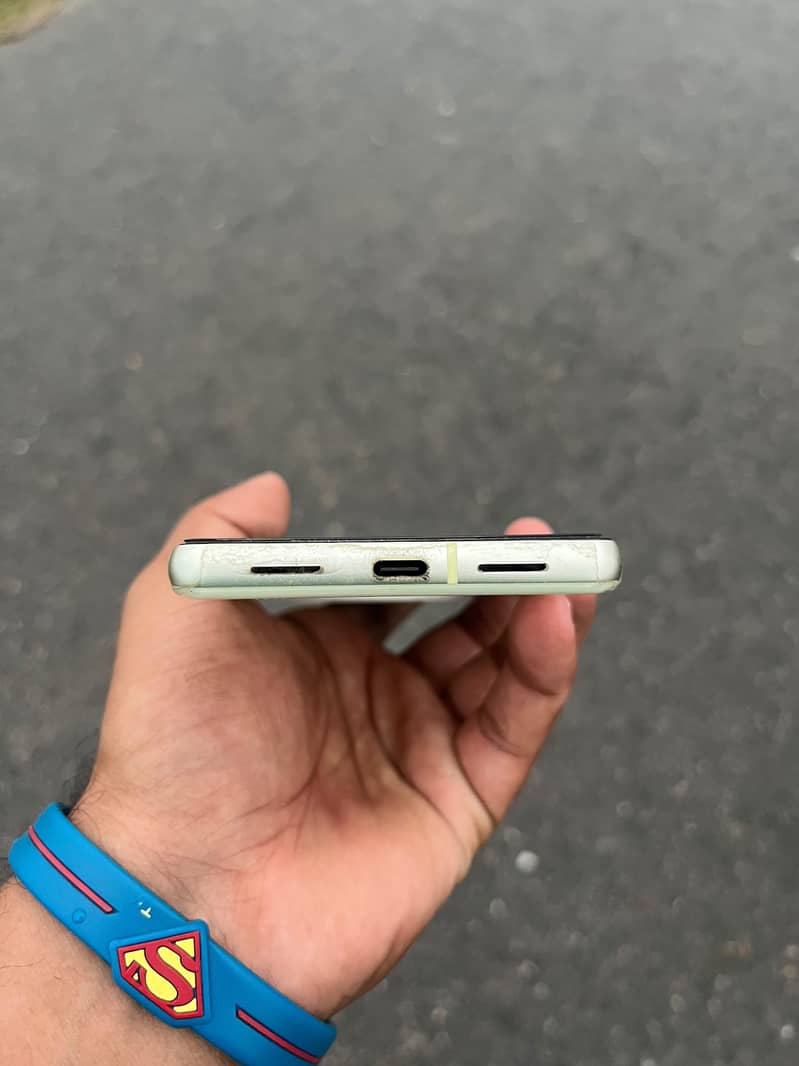 Google Pixel 7 4